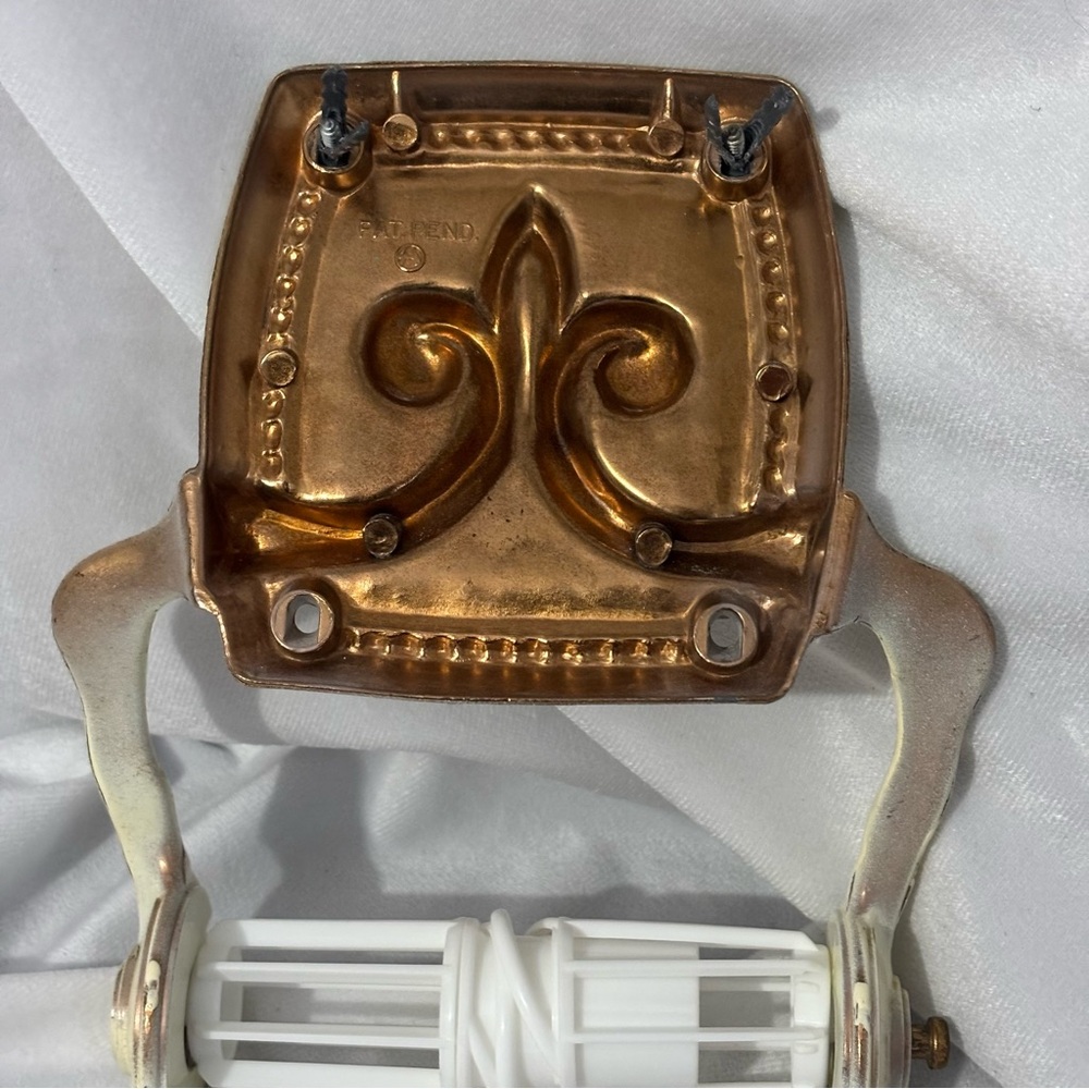 Vintage Amerock French Provincial Gold painted metal Toilet Paper Holder 1970s - Picture 5 of 8